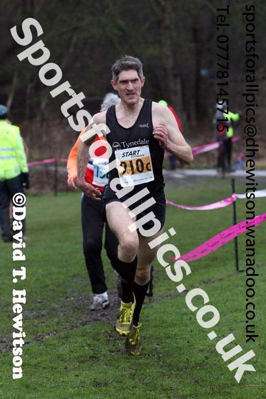 Mens veterans Durham Cathedral Cross Country Relays, Maiden Castle, Durham. Photo: David T. Hewitson/Sports for All Pics